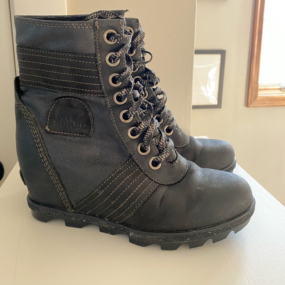 Woman’s Sorel Lexie wedge Boot